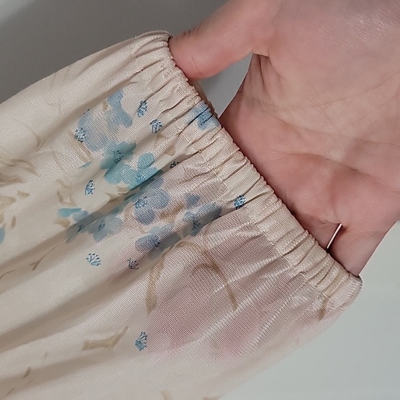 ✨️LAST CHANCE✨️ Vintage Floral Nylon Nightgown - Picture 3 of 12